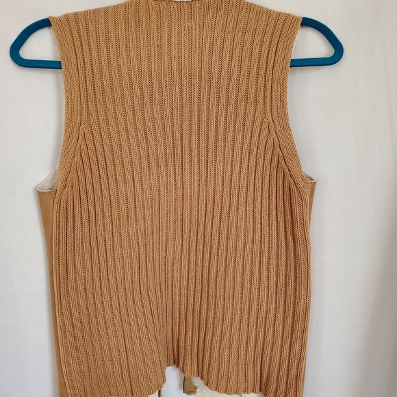 Women's Carolyn Taylor Faux Suede & Knit Vest - Picture 2 of 5